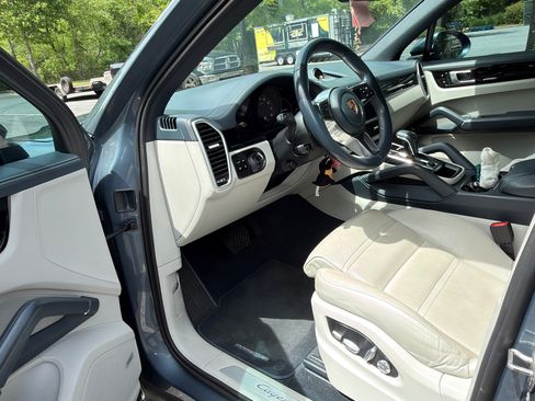 Used 2019 Porsche Cayenne AWD/4WD image 11