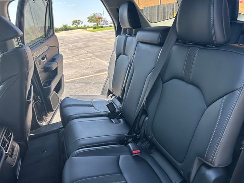 Used 2023 Honda Pilot Touring image 13