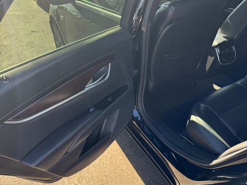 Used 2019 Cadillac XTS Luxury image 12