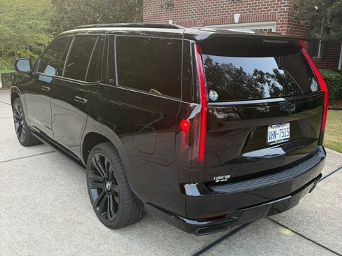 Used 2021 Cadillac Escalade Sport Platinum RWD image 4