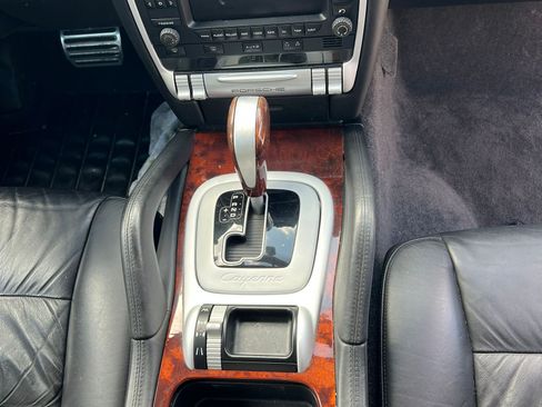 Used 2004 Porsche Cayenne S image 8