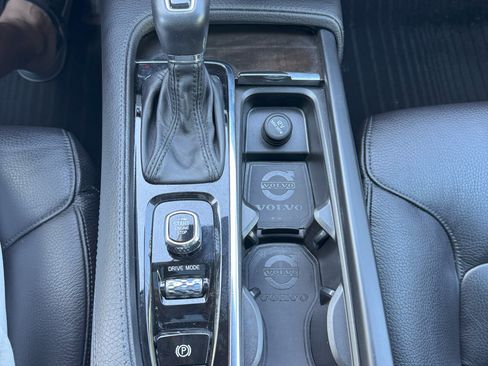 Used 2018 Volvo XC90 T6 Momentum w/ Momentum Plus Package image 17