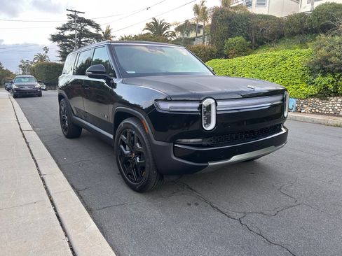 Used 2025 Rivian R1S Adventure image 12