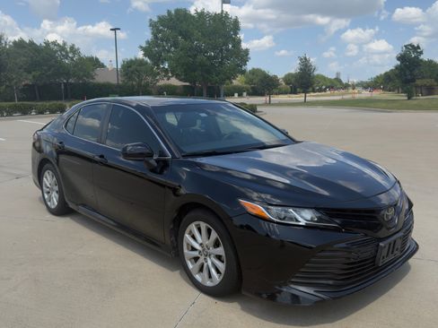 Used 2019 Toyota Camry LE FWD image 1