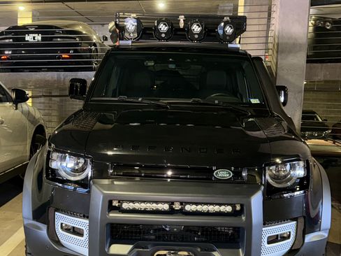 Used 2023 Land Rover Defender 110 S image 15