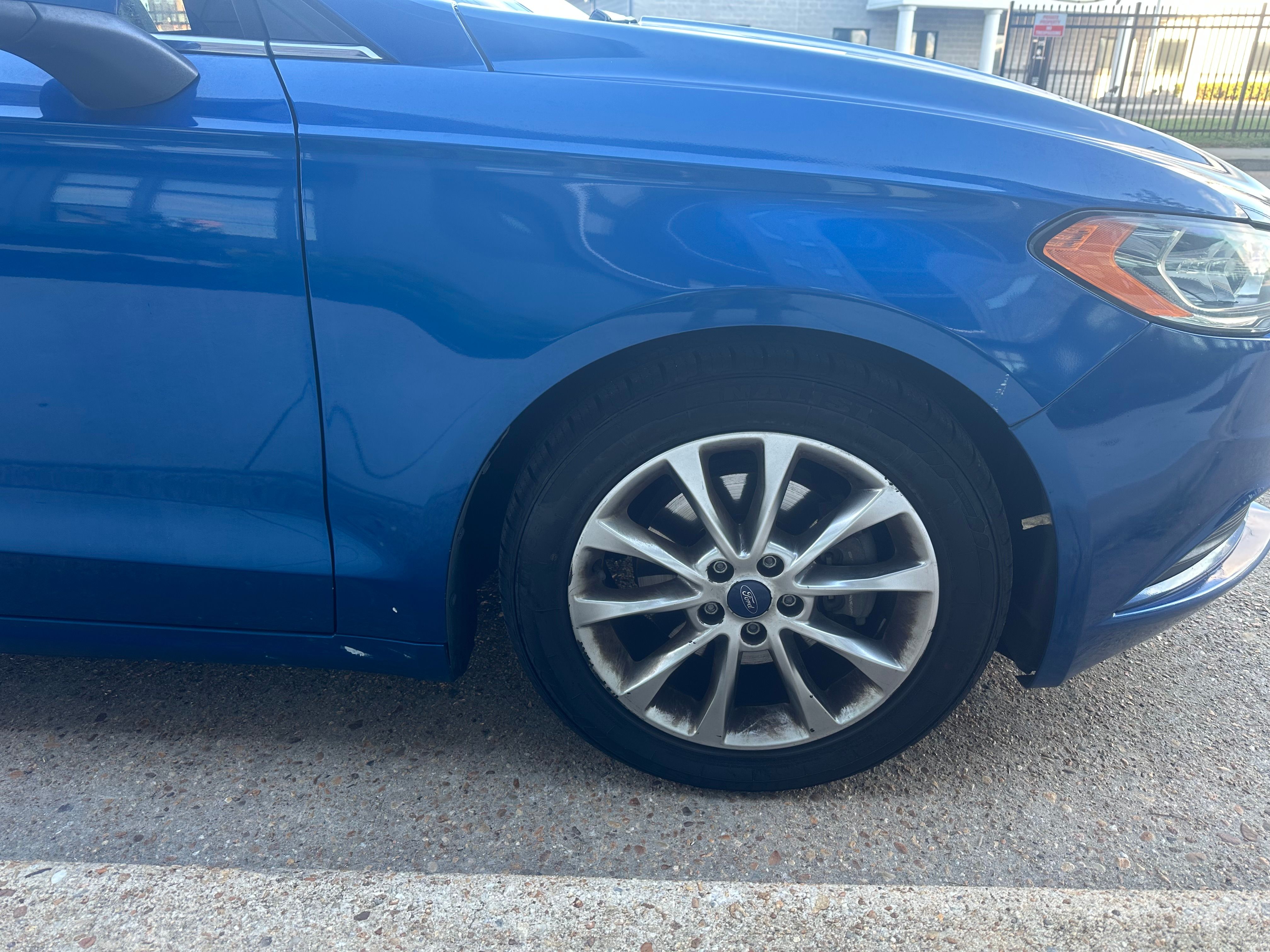 Used 2017 Ford Fusion SE FWD image 22
