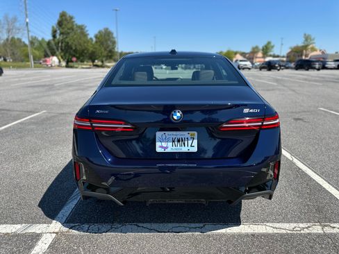Used 2024 BMW 540i xDrive w/ M Sport Package image 9