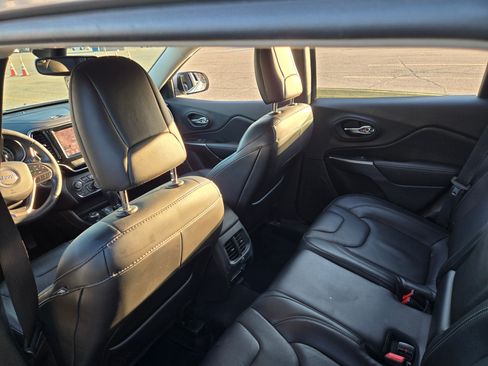 Used 2019 Jeep Cherokee Limited image 21