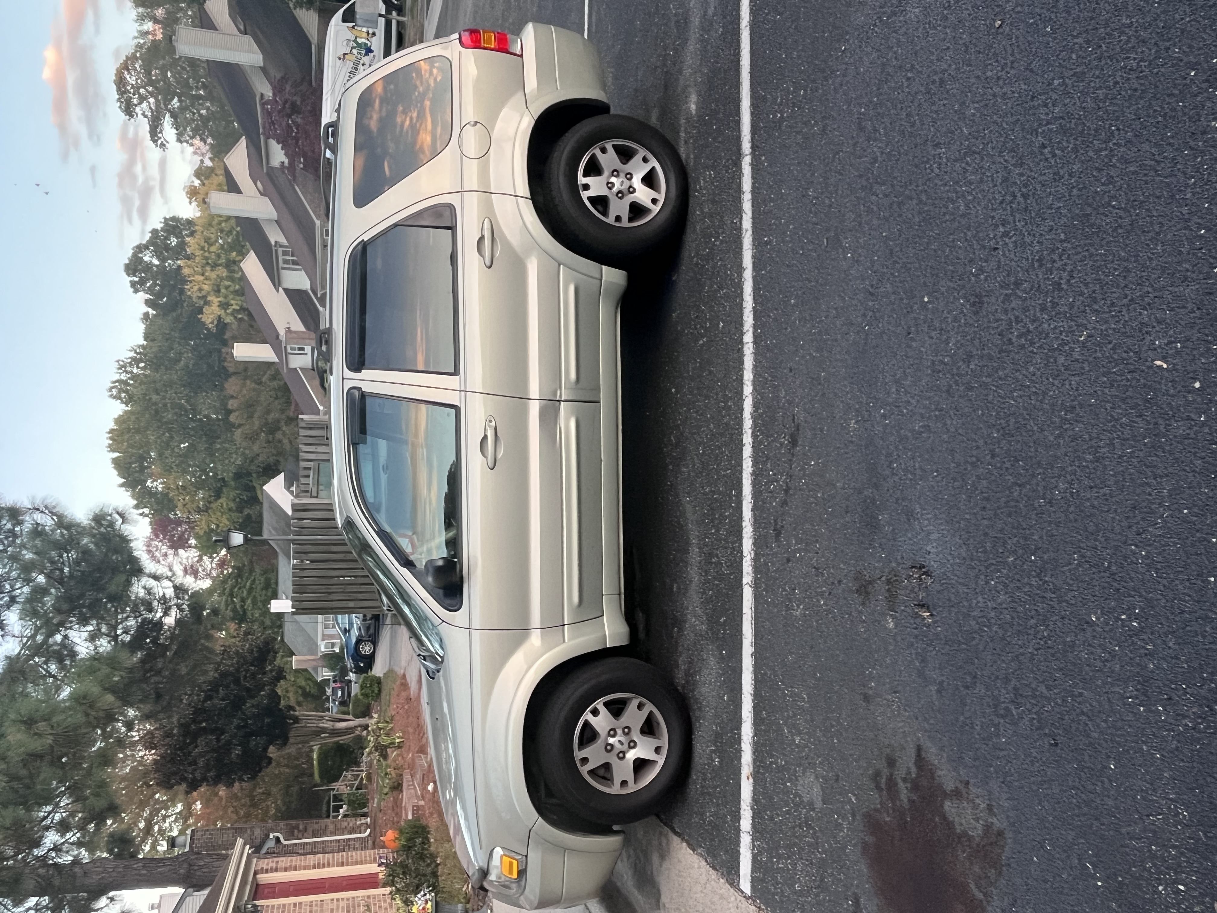 Used 2005 Ford Escape Limited AWD/4WD image 4
