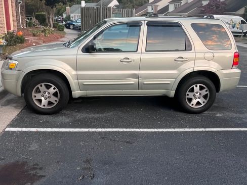 Used 2005 Ford Escape Limited image 4