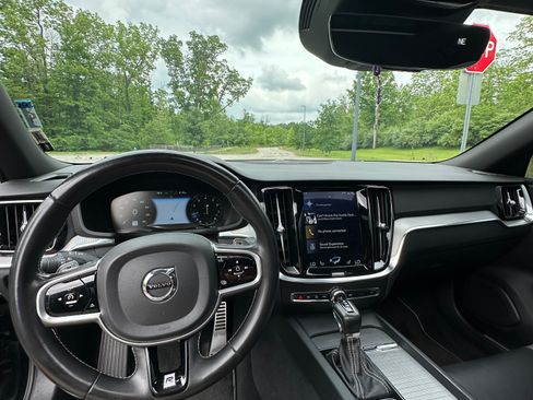 Used 2019 Volvo S60 T6 R-Design image 16