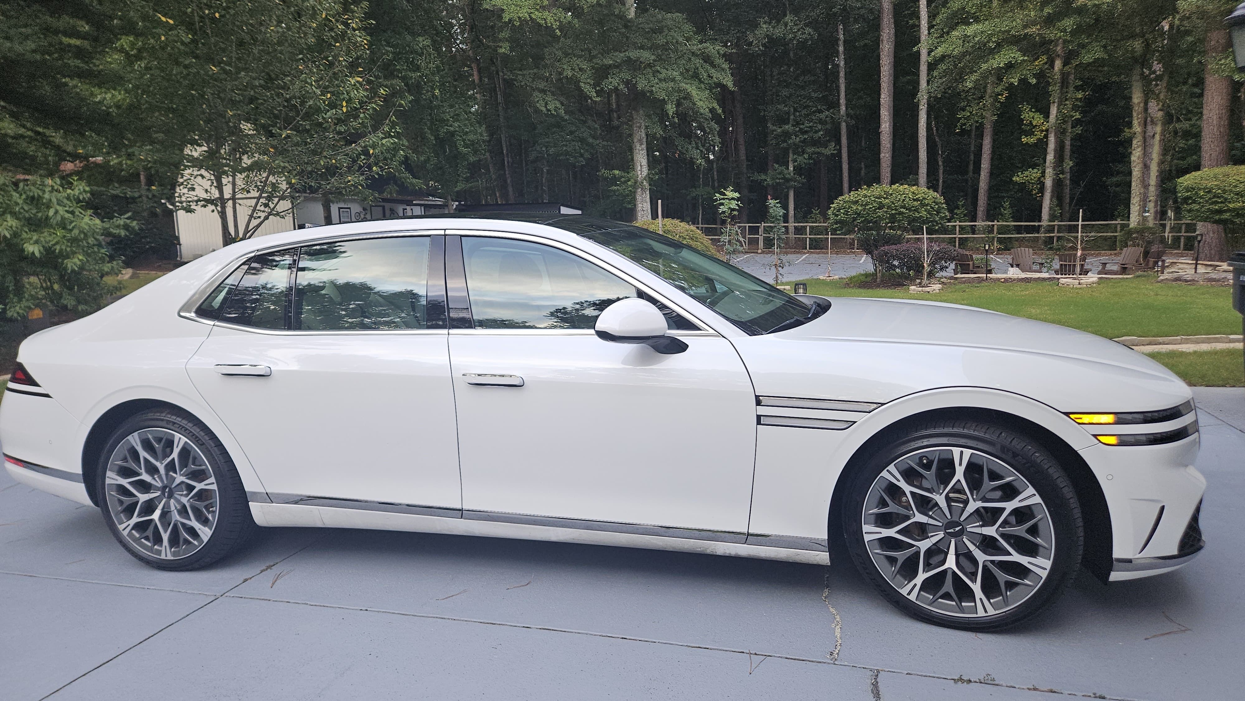 Used 2025 Genesis G90 3.5T AWD/4WD image 5