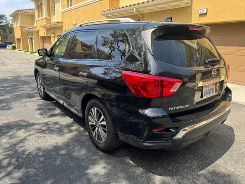 Used 2019 Nissan Pathfinder SL FWD image 5