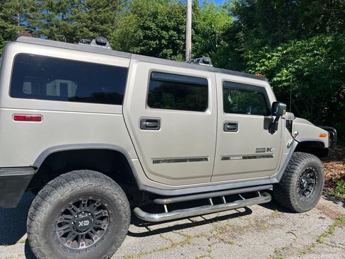Used 2005 HUMMER H2 w/ Preferred Equipment Group AWD/4WD image 4