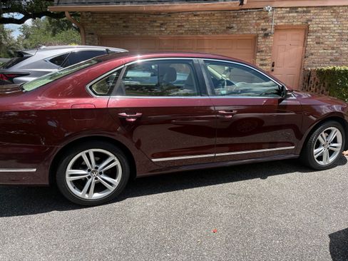 Used 2014 Volkswagen Passat 1.8T SEL Premium FWD image 6