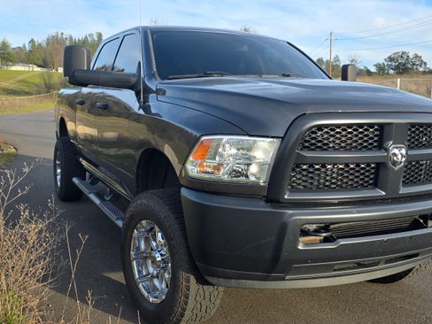 Used 2017 RAM 2500 Tradesman image 4