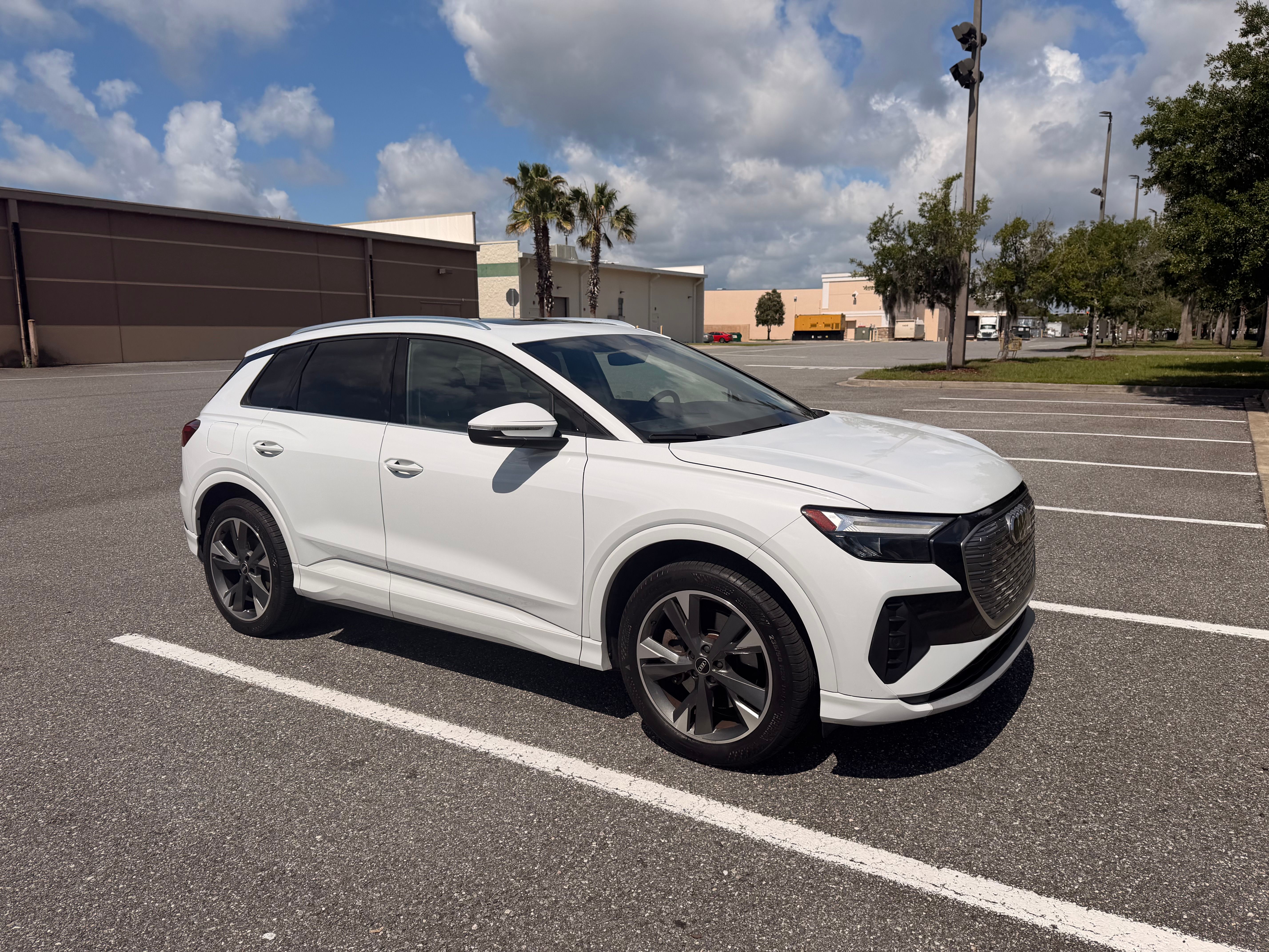 Used 2022 Audi Q4 e-tron Premium AWD/4WD image 4