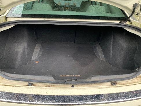 Used 2010 Chrysler 300 C w/ Luxury Group II image 4