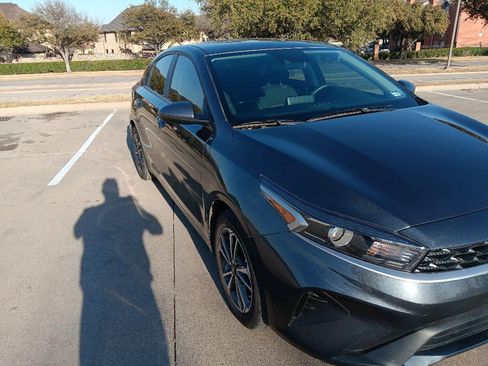 Used 2024 Kia Forte LXS image 9