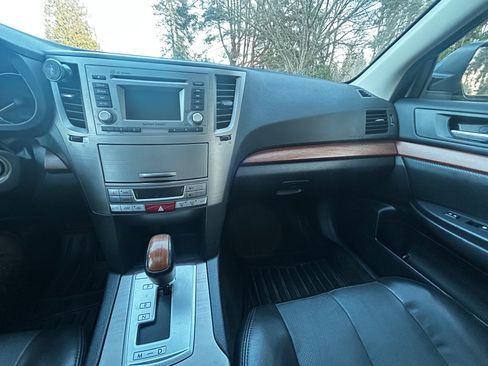 Used 2013 Subaru Outback 2.5i Limited w/ Moonroof Pkg image 16