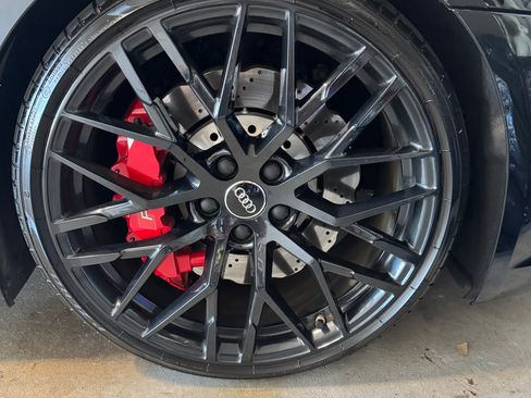 Used 2018 Audi R8 V10 w/ Premium Package image 13