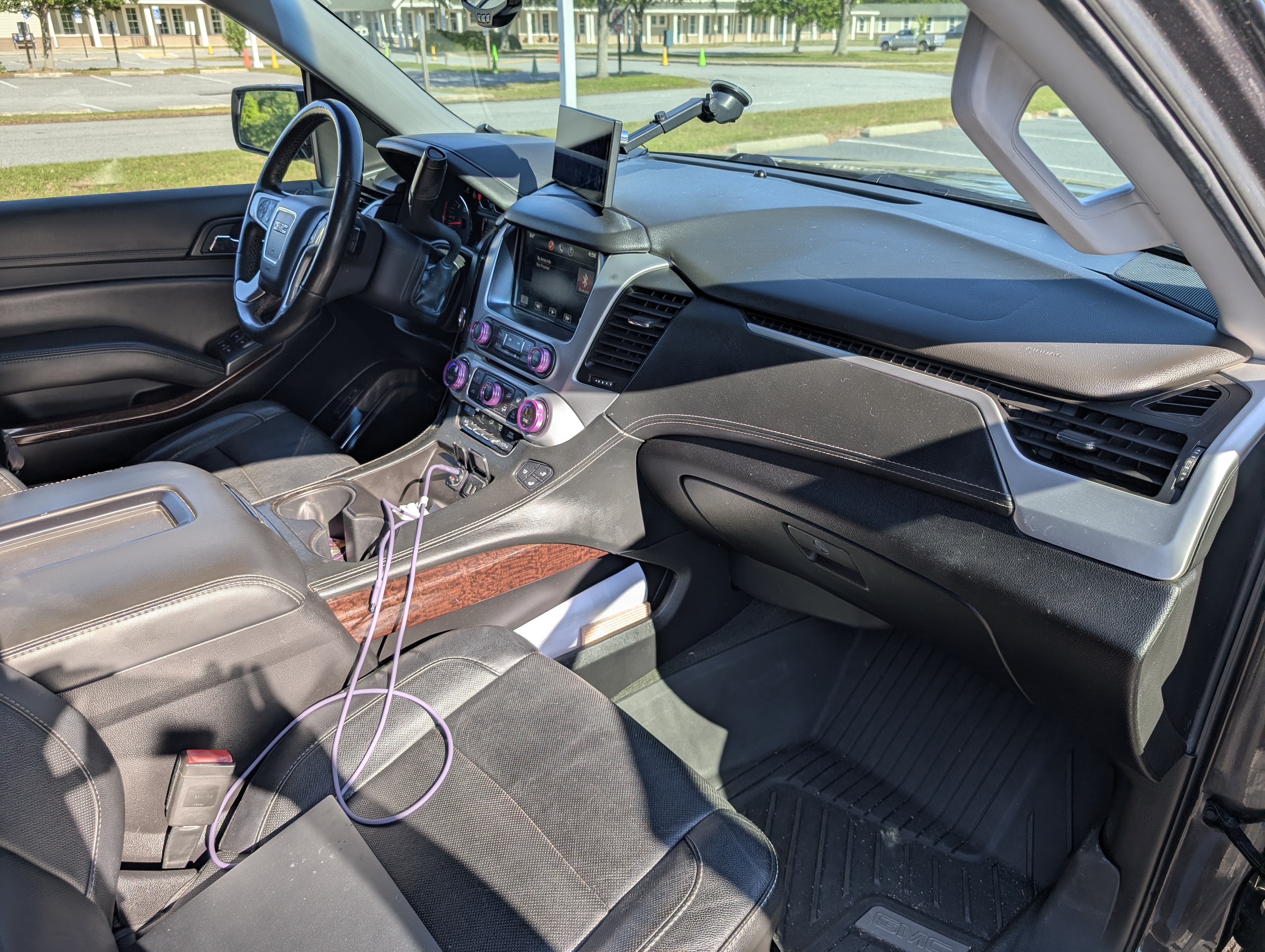 Used 2015 GMC Yukon SLT w/ Open Road Package AWD/4WD image 4