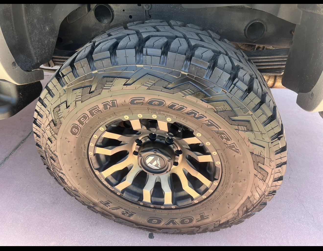 Used 2005 Chevrolet Suburban 2500 LS w/ Suspension Package, Autoride AWD/4WD image 8