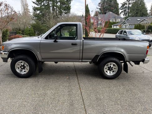 Used 1993 Toyota Pickup Deluxe image 1