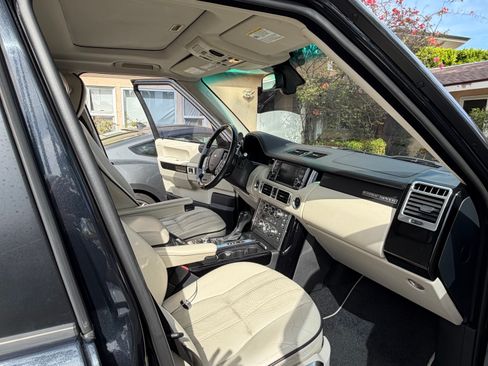 Used 2012 Land Rover Range Rover HSE LUX image 2