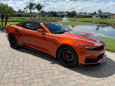 Used 2023 Chevrolet Camaro SS w/ Design Package 2 RWD image 10