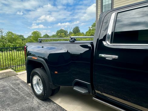 Used 2024 GMC Sierra 3500 Denali Ultimate AWD/4WD image 21
