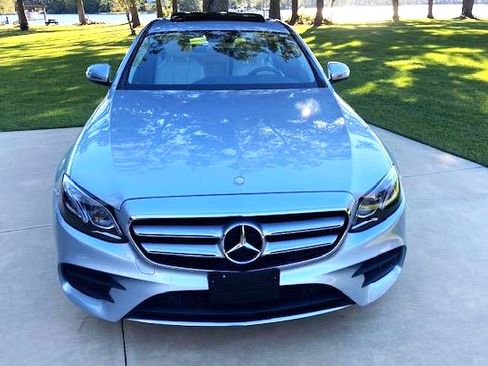 Used 2017 Mercedes-Benz E 300 4MATIC image 1