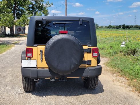 Used 2014 Jeep Wrangler Unlimited Rubicon w/ Max Tow Package image 6