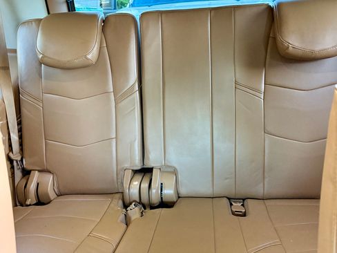 Used 2016 Cadillac Escalade Platinum AWD/4WD image 22