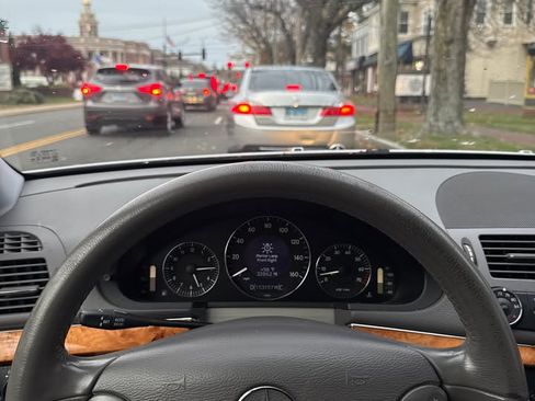 Used 2007 Mercedes-Benz E 350 4MATIC Sedan image 9