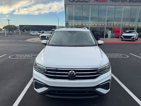 Used 2022 Volkswagen Tiguan SE FWD image 2