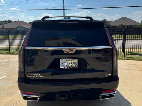 Used 2022 Cadillac Escalade Premium Luxury Platinum image 8