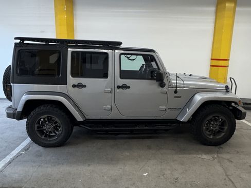 Used 2016 Jeep Wrangler Unlimited Sahara image 10