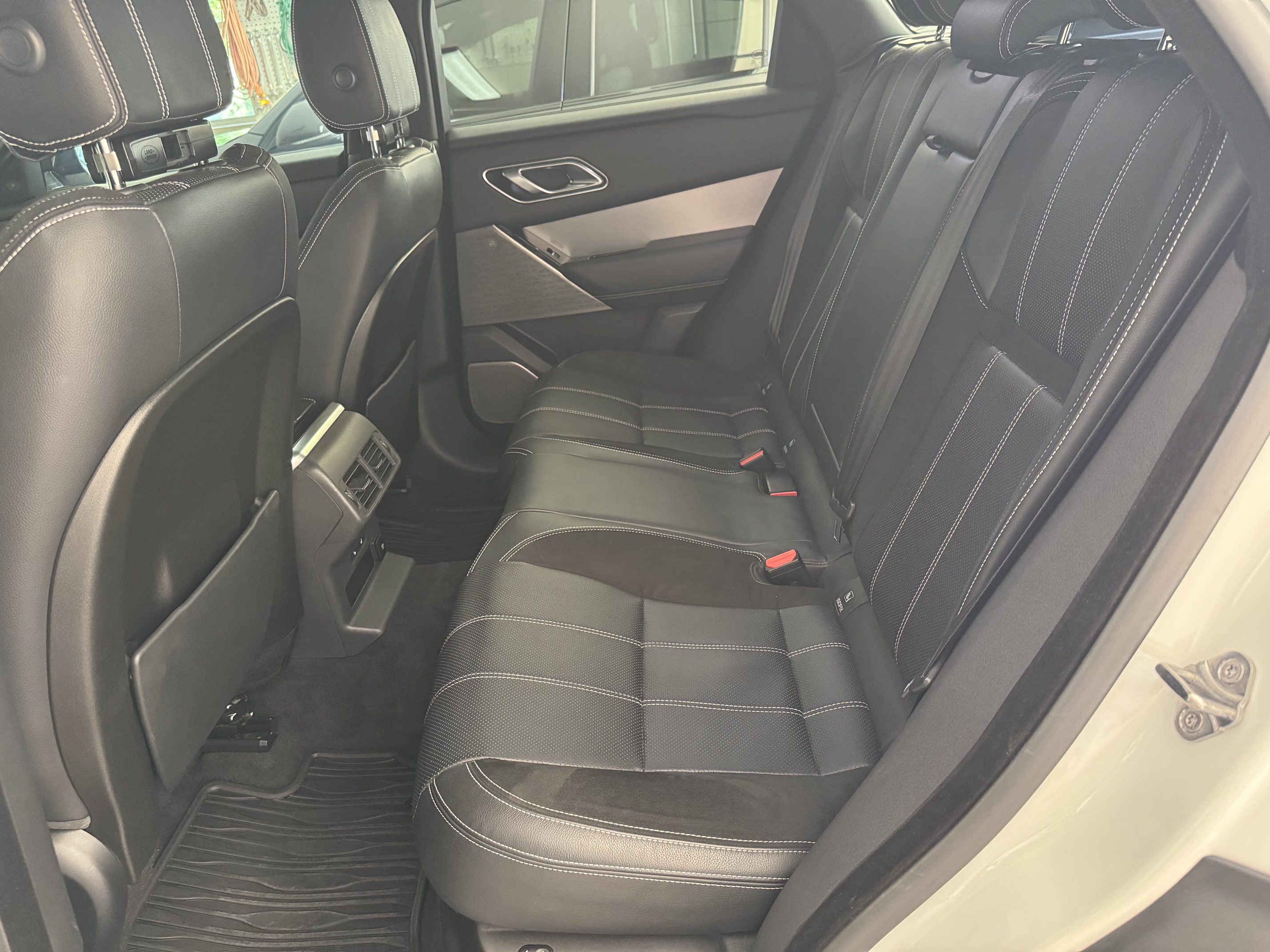 Used 2019 Land Rover Range Rover Velar R-Dynamic SE AWD/4WD image 22