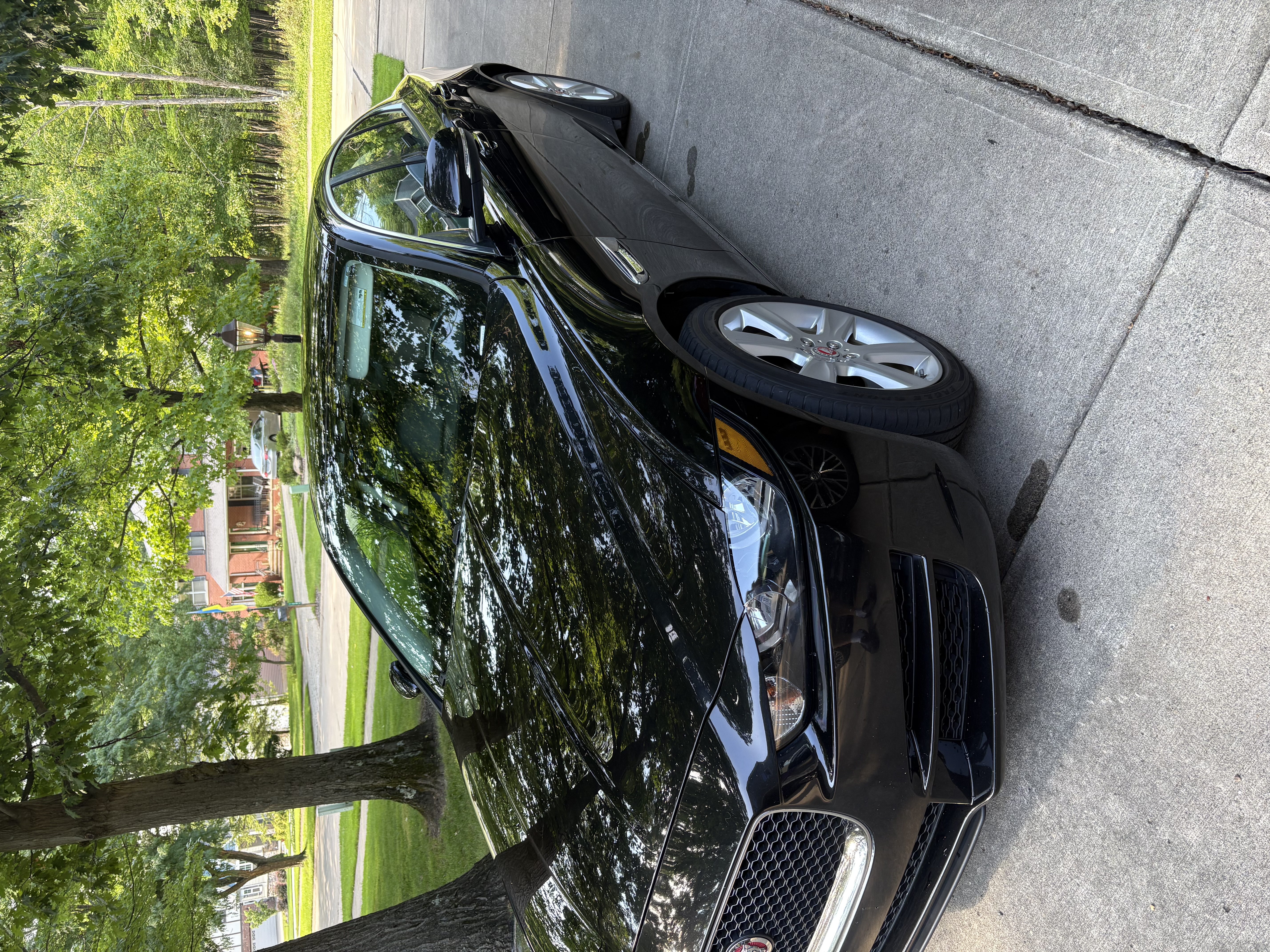 Used 2018 Jaguar XE Premium AWD/4WD image 11
