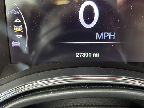Used 2019 Jeep Grand Cherokee Altitude AWD/4WD image 13