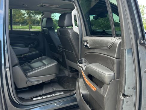 Used 2019 Chevrolet Suburban Premier AWD/4WD image 8