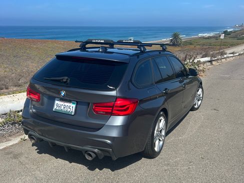 Used 2019 BMW 330i xDrive Wagon w/ M Sport Package AWD/4WD image 12