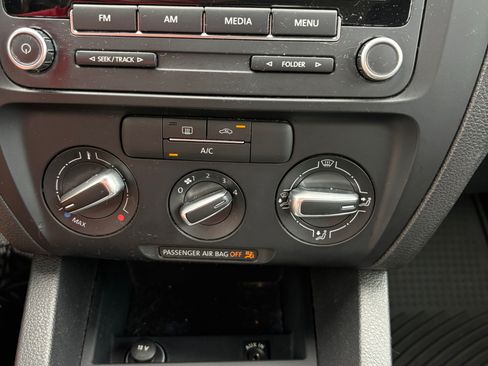Used 2013 Volkswagen Jetta SE FWD image 13