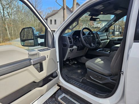 Used 2022 Ford F350 XLT w/ XLT Premium Package image 10