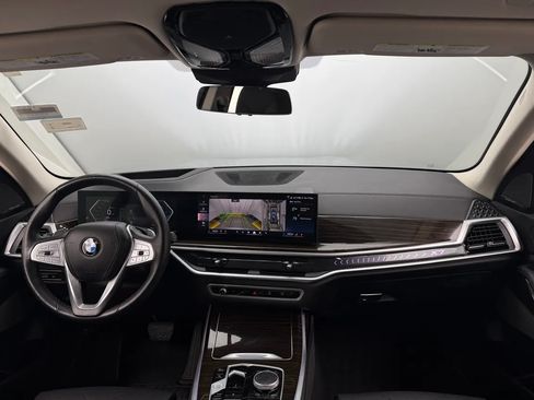 Used 2025 BMW X7 xDrive40i w/ Premium Package image 8