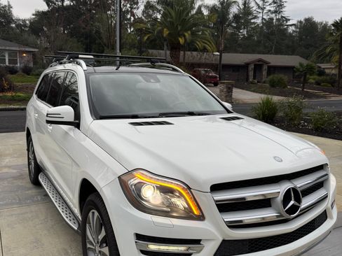 Used 2015 Mercedes-Benz GL 320 BlueTEC 4MATIC image 2