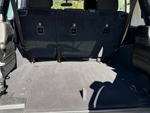 Used 2018 Jeep Wrangler Unlimited Sport S image 13