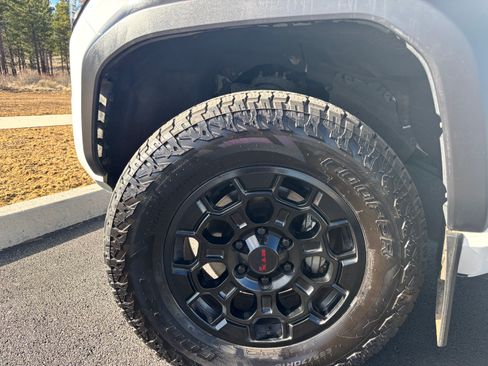 Used 2024 Toyota Tacoma TRD Off-Road image 9