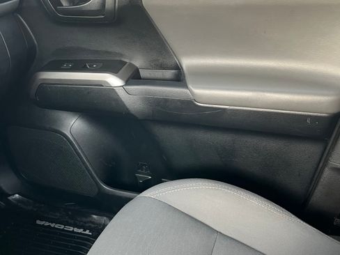 Used 2017 Toyota Tacoma SR5 image 21